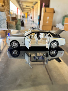 DIE CAST ROLLS ROY CAR 1:24SCALE