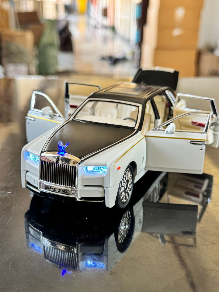 DIE CAST ROLLS ROY CAR 1:24SCALE